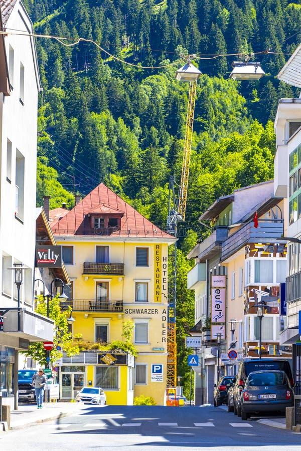 Autriche Landeck Ville Avec Rues Touristiques Gens <b>Bâtiments</b> ...